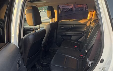 Mitsubishi Outlander III рестайлинг 3, 2014 год, 1 700 000 рублей, 2 фотография