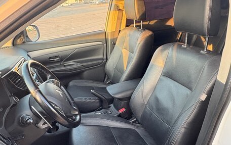 Mitsubishi Outlander III рестайлинг 3, 2014 год, 1 700 000 рублей, 3 фотография