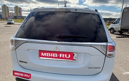 Mitsubishi Outlander III рестайлинг 3, 2014 год, 1 700 000 рублей, 8 фотография