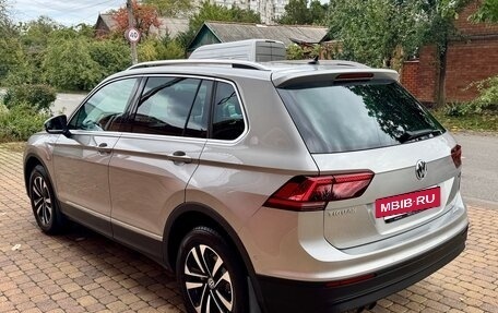 Volkswagen Tiguan II, 2020 год, 2 380 000 рублей, 2 фотография