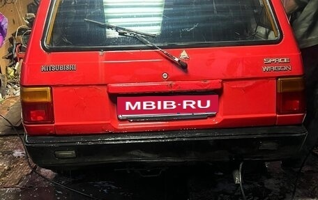 Mitsubishi Space Wagon III, 1985 год, 193 000 рублей, 10 фотография