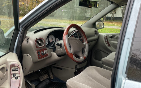 Chrysler Town & Country IV, 2003 год, 490 000 рублей, 12 фотография