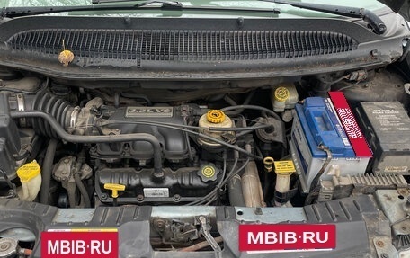 Chrysler Town & Country IV, 2003 год, 490 000 рублей, 14 фотография