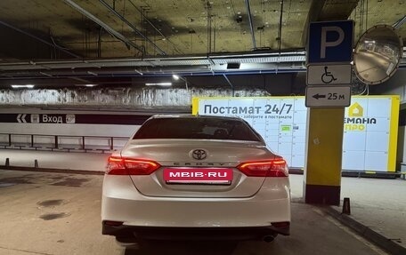 Toyota Camry, 2019 год, 3 050 000 рублей, 7 фотография