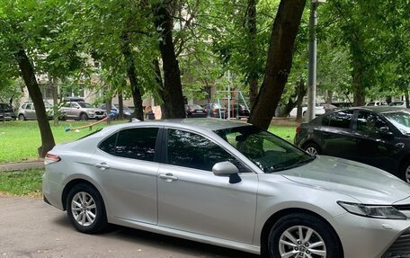 Toyota Camry, 2020 год, 2 100 000 рублей, 4 фотография
