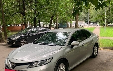Toyota Camry, 2020 год, 2 100 000 рублей, 3 фотография