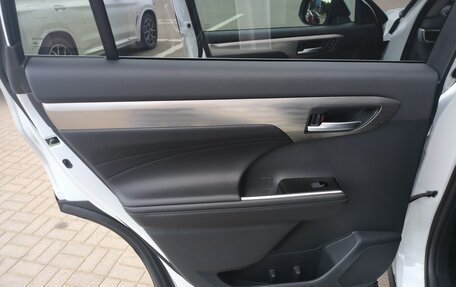 Toyota Highlander, 2025 год, 6 150 000 рублей, 36 фотография