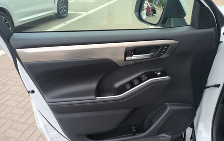 Toyota Highlander, 2025 год, 6 150 000 рублей, 33 фотография