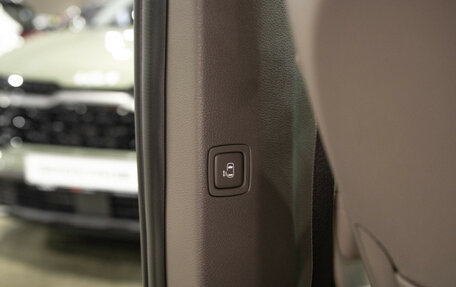 KIA Carnival, 2024 год, 6 790 000 рублей, 21 фотография