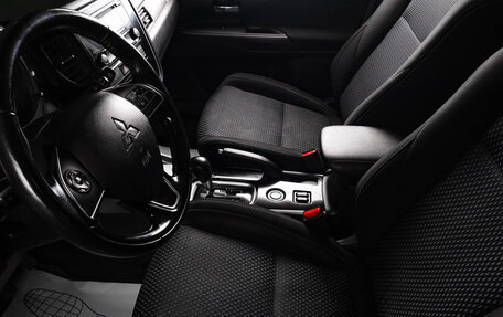 Mitsubishi Outlander III рестайлинг 3, 2017 год, 1 869 000 рублей, 7 фотография