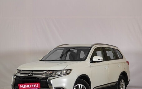 Mitsubishi Outlander III рестайлинг 3, 2017 год, 1 869 000 рублей, 2 фотография