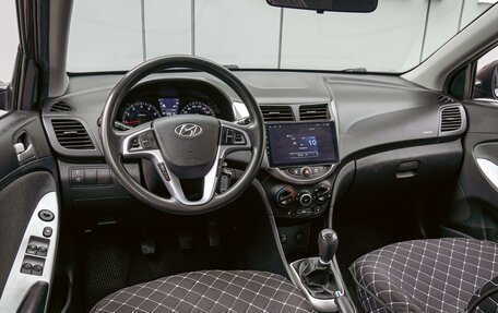 Hyundai Solaris II рестайлинг, 2011 год, 925 000 рублей, 6 фотография