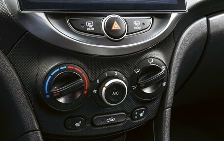 Hyundai Solaris II рестайлинг, 2011 год, 925 000 рублей, 13 фотография