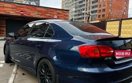 Volkswagen Jetta VI, 2011 год, 840 000 рублей, 2 фотография