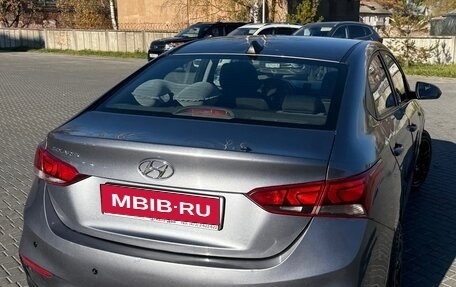 Hyundai Solaris II рестайлинг, 2017 год, 905 000 рублей, 1 фотография