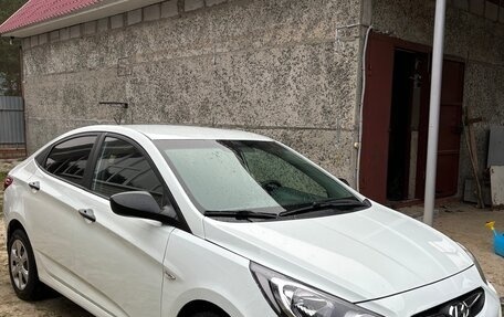 Hyundai Solaris II рестайлинг, 2012 год, 650 000 рублей, 3 фотография