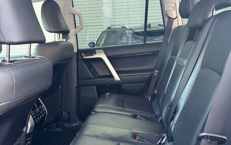 Toyota Land Cruiser Prado 150 рестайлинг 2, 2018 год, 4 000 000 рублей, 5 фотография