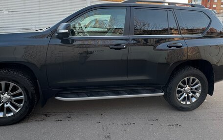 Toyota Land Cruiser Prado 150 рестайлинг 2, 2018 год, 4 000 000 рублей, 3 фотография