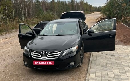 Toyota Camry, 2011 год, 800 000 рублей, 1 фотография