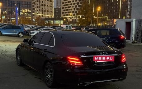 Mercedes-Benz E-Класс, 2019 год, 3 100 000 рублей, 5 фотография