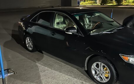 Toyota Camry, 2011 год, 800 000 рублей, 2 фотография