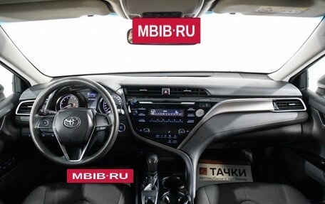 Toyota Camry, 2018 год, 2 105 000 рублей, 8 фотография