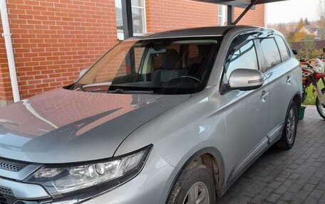 Mitsubishi Outlander III рестайлинг 3, 2021 год, 2 590 000 рублей, 2 фотография