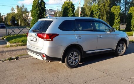 Mitsubishi Outlander III рестайлинг 3, 2021 год, 2 590 000 рублей, 3 фотография