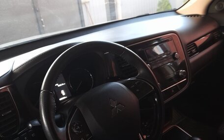 Mitsubishi Outlander III рестайлинг 3, 2021 год, 2 590 000 рублей, 7 фотография