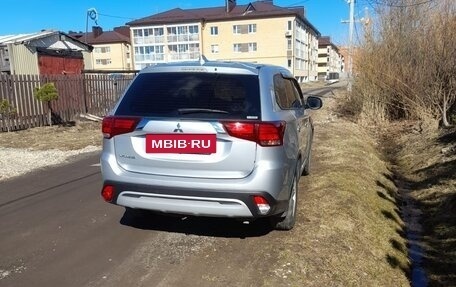 Mitsubishi Outlander III рестайлинг 3, 2021 год, 2 590 000 рублей, 5 фотография