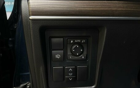 Toyota Land Cruiser Prado 150 рестайлинг 2, 2020 год, 6 320 000 рублей, 30 фотография
