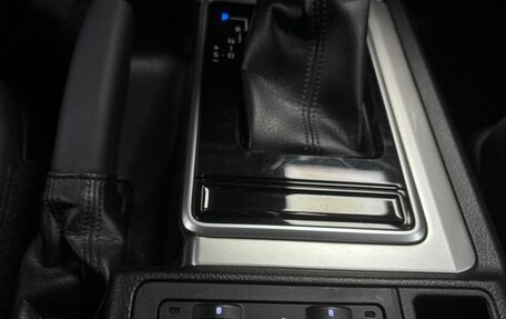 Toyota Land Cruiser Prado 150 рестайлинг 2, 2020 год, 6 320 000 рублей, 35 фотография