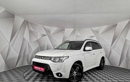 Mitsubishi Outlander III рестайлинг 3, 2013 год, 1 695 000 рублей, 1 фотография