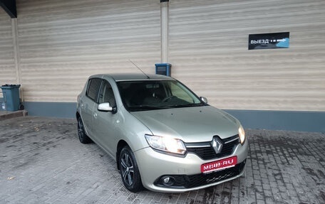 Renault Sandero II рестайлинг, 2015 год, 700 000 рублей, 1 фотография