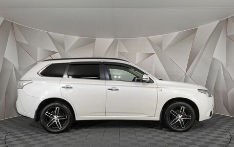 Mitsubishi Outlander III рестайлинг 3, 2013 год, 1 695 000 рублей, 6 фотография