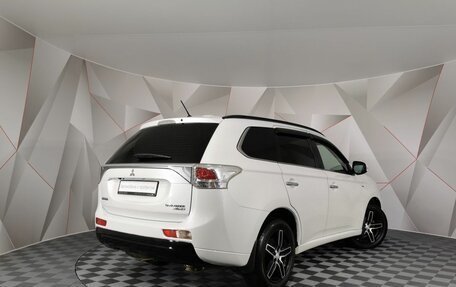 Mitsubishi Outlander III рестайлинг 3, 2013 год, 1 695 000 рублей, 2 фотография