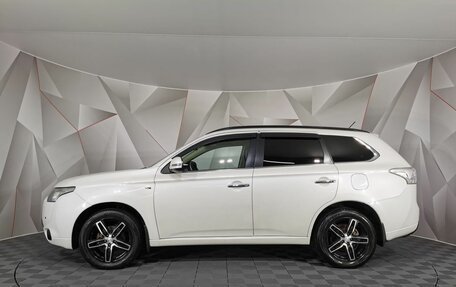 Mitsubishi Outlander III рестайлинг 3, 2013 год, 1 695 000 рублей, 5 фотография