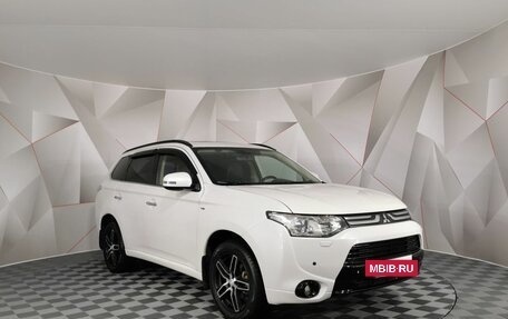 Mitsubishi Outlander III рестайлинг 3, 2013 год, 1 695 000 рублей, 3 фотография