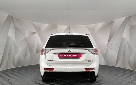 Mitsubishi Outlander III рестайлинг 3, 2013 год, 1 695 000 рублей, 8 фотография