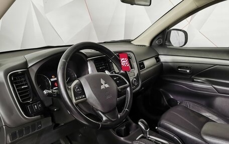 Mitsubishi Outlander III рестайлинг 3, 2013 год, 1 695 000 рублей, 14 фотография