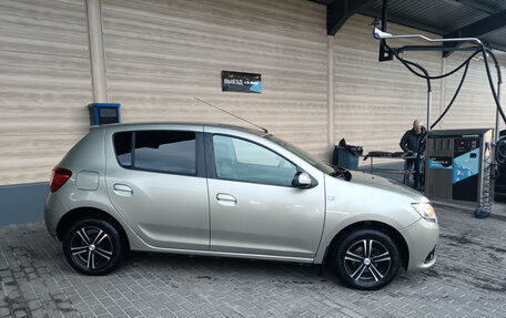 Renault Sandero II рестайлинг, 2015 год, 700 000 рублей, 2 фотография