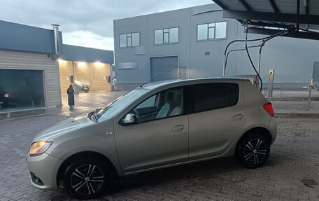 Renault Sandero II рестайлинг, 2015 год, 700 000 рублей, 10 фотография