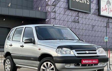 Chevrolet Niva I рестайлинг, 2005 год, 437 000 рублей, 1 фотография