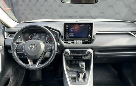 Toyota RAV4, 2019 год, 2 650 000 рублей, 10 фотография