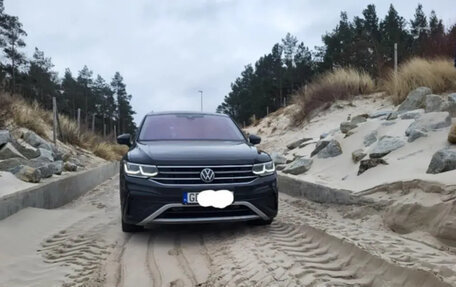 Volkswagen Tiguan II, 2022 год, 3 550 000 рублей, 3 фотография