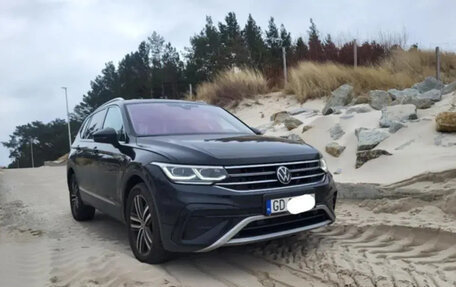 Volkswagen Tiguan II, 2022 год, 3 550 000 рублей, 4 фотография