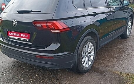 Volkswagen Tiguan II, 2019 год, 3 770 000 рублей, 2 фотография