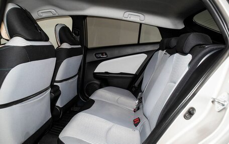 Toyota Prius IV XW50, 2017 год, 1 699 000 рублей, 6 фотография