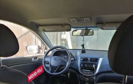 Hyundai Solaris II рестайлинг, 2012 год, 600 000 рублей, 3 фотография