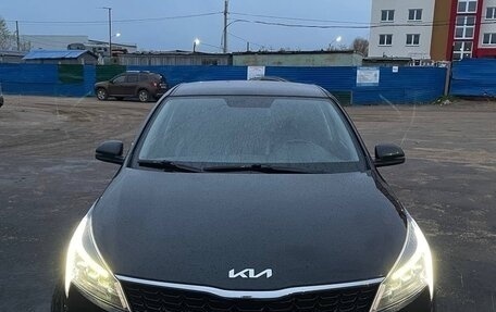 KIA Rio IV, 2021 год, 1 800 000 рублей, 1 фотография